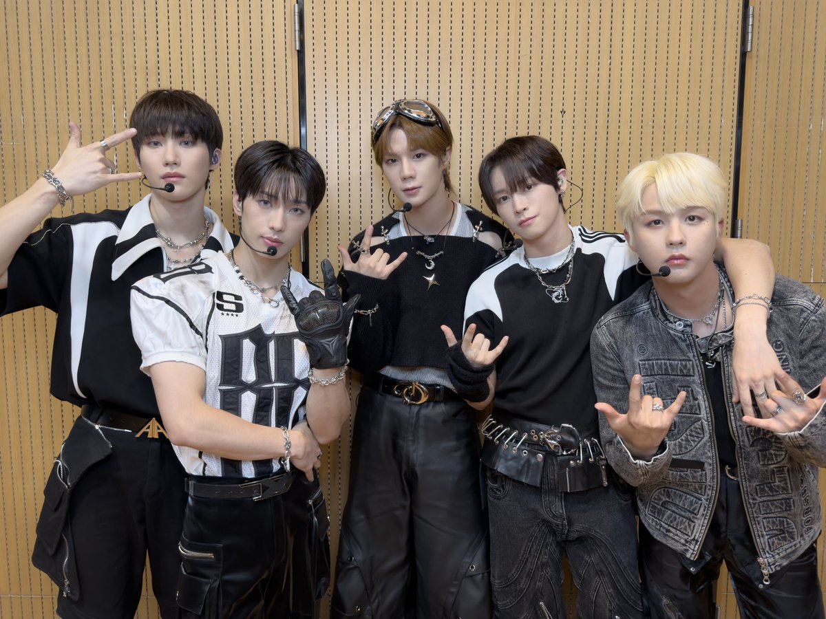 ASC2NT_OFFICIAL's tweet photo. [📷_ #ASC2NT] 
 
241003 #엠카운트다운

#어센트 #Sweet_Devil
#가람 #인준 #제이 #레온 #카일
#KARAM #INJUN #JAY #REON #KYLE
#カラム #インジュン #ジェイ #レオン #カイル https://t.co/f3LruSxnMw