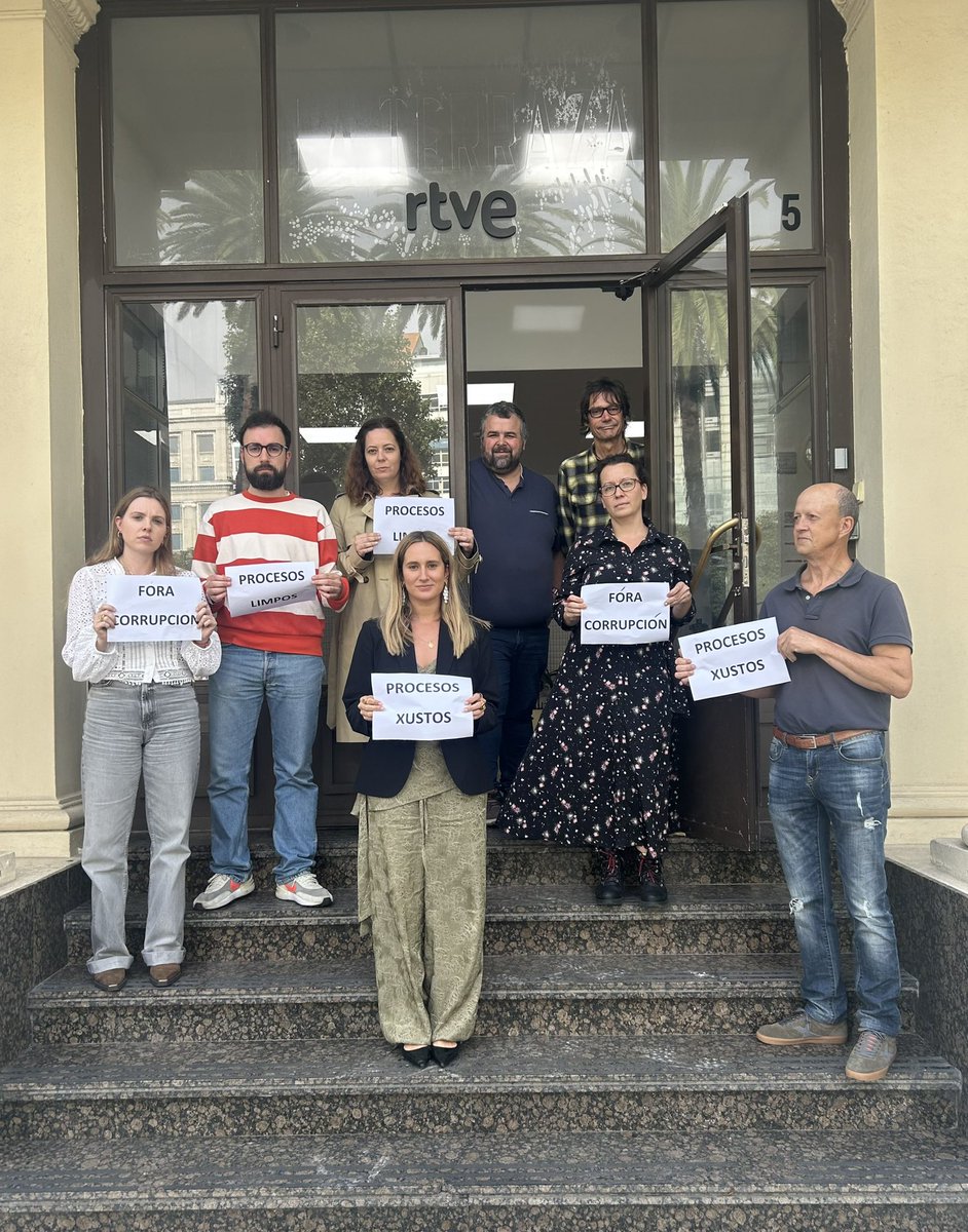 rosaliamtnez's tweet photo. Fóra corrupción de #RTVE https://t.co/zc0BtgMCU8