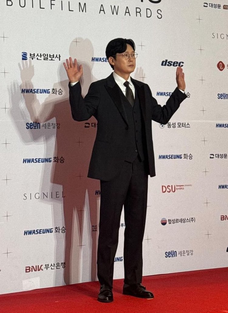 이남자의 그루밍 전후가
너무 당황스러울정도임 ....
  
전                                                 후