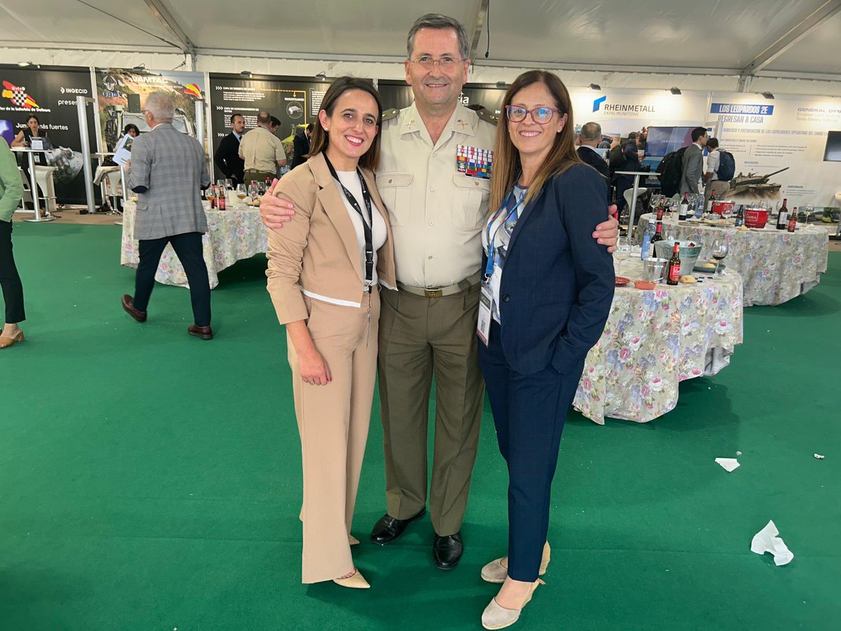 SusanaHdezRuiz's tweet photo. En el Foro 2E+I Ejército 35,para escuchar las necesidades futuras del @EjercitoTierra y la integración de nuevas capacidades en el mismo.
Es un orgullo como país comprobar el compromiso de tantos hombres y mujeres tanto de las Fuerzas Armadas y @Defensagob como de las empresas. https://t.co/6NlKWyyRWK