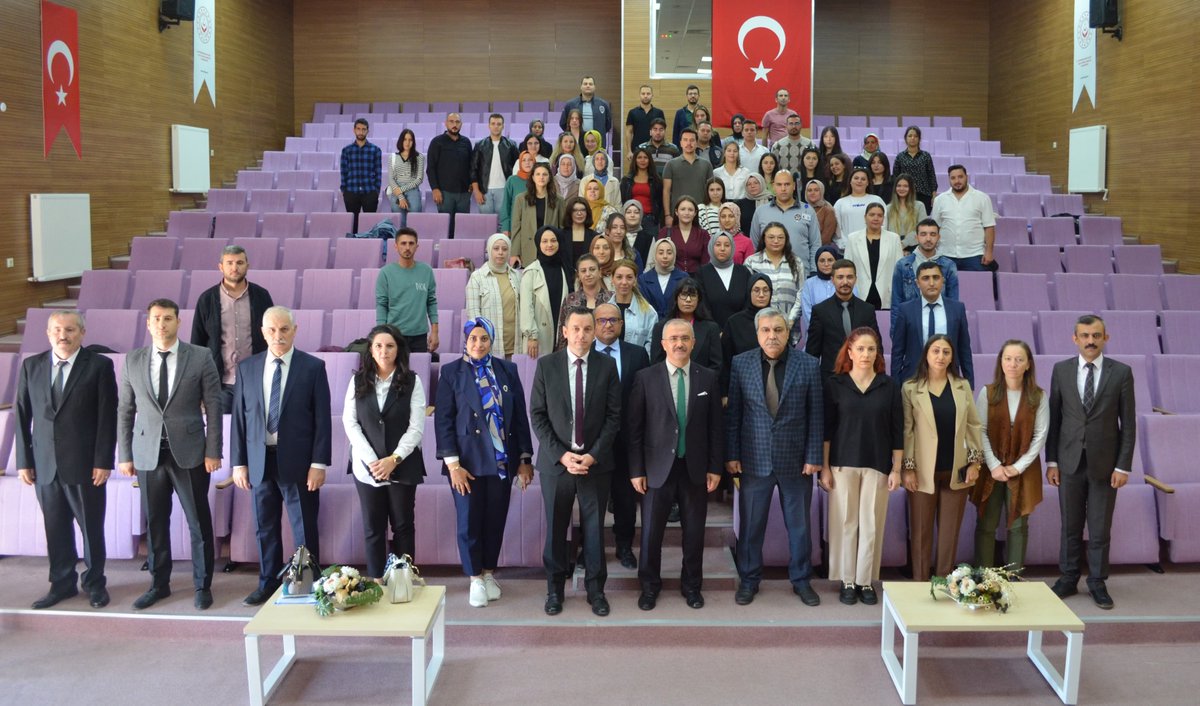 afyonashim's tweet photo. İl Müdürümüz Bilal ERDOĞAN, bu şehrin güzel insanlarına mesai mefhumu gözetmeksizin hizmet veren, aramıza yeni katılan değerli çalışma arkadaşlarımız ve idarecilerimizle bir araya geldi. 
@tcailesosyal @shubilal71 https://t.co/nzdSySWi5E