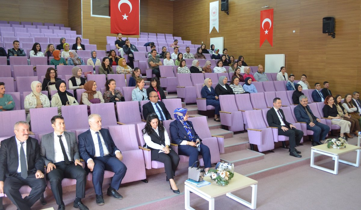 afyonashim's tweet photo. İl Müdürümüz Bilal ERDOĞAN, bu şehrin güzel insanlarına mesai mefhumu gözetmeksizin hizmet veren, aramıza yeni katılan değerli çalışma arkadaşlarımız ve idarecilerimizle bir araya geldi. 
@tcailesosyal @shubilal71 https://t.co/nzdSySWi5E