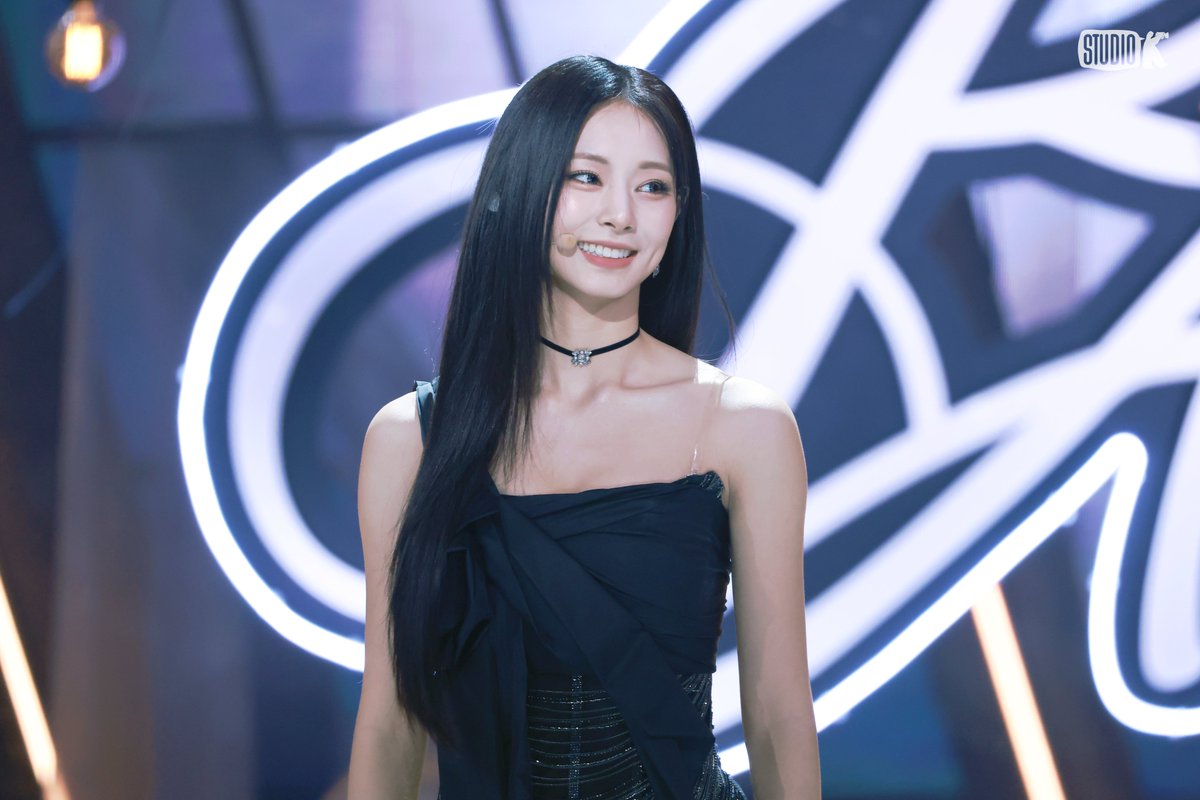 StudioK_twt's tweet photo. 🏦 뮤직뱅크 금고 털이 🏦
(Music Bank Behind Photo📸)

#쯔위 (#TZUYU)
뮤뱅 금고 OPEN✨
@JYPETWICE

#MusicBank #BehindPhoto #StudioK
#뮤직뱅크 #현장스틸 #뮤뱅 #금고털이
#TWICE #트와이스 https://t.co/fhOfcR8rpi