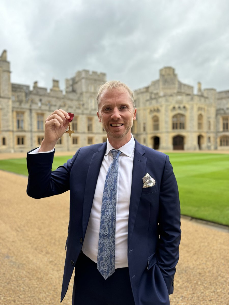 WayneBarnesRef's tweet image. Yesterday I got my first gold star since primary school - except this one was given to me by Prince William at Windsor Castle, not Mrs Banfield at Bream CofE. What an honour.
The kids have already hidden it!