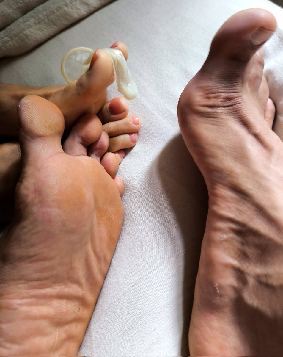 AlphaBossCoupl1's tweet photo. So, wer will, wer will, wer hat noch nicht...
Es ist wieder Fütterungszeit für kleine betaboys und betagirls.🤴🏽👸🏻
#alphacouple #cumtributeِs #domcouple #cumeating #cleanupcuckold #footfetish #footdom #fußsklave #sperma #findomserve #findom #füße #dominantespaar #bull #malefeet https://t.co/fV9mjiz21G
