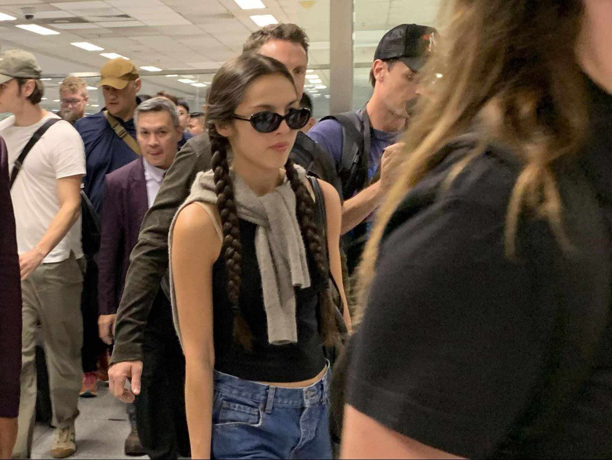 prettypleasetay's tweet image. PINSAN IS HOME!!!!!!!! WELCOME TO THE PHILIPPINES, OLIVIA!!!!!!!!! 😭😭😭 #GUTSWorldTourManila