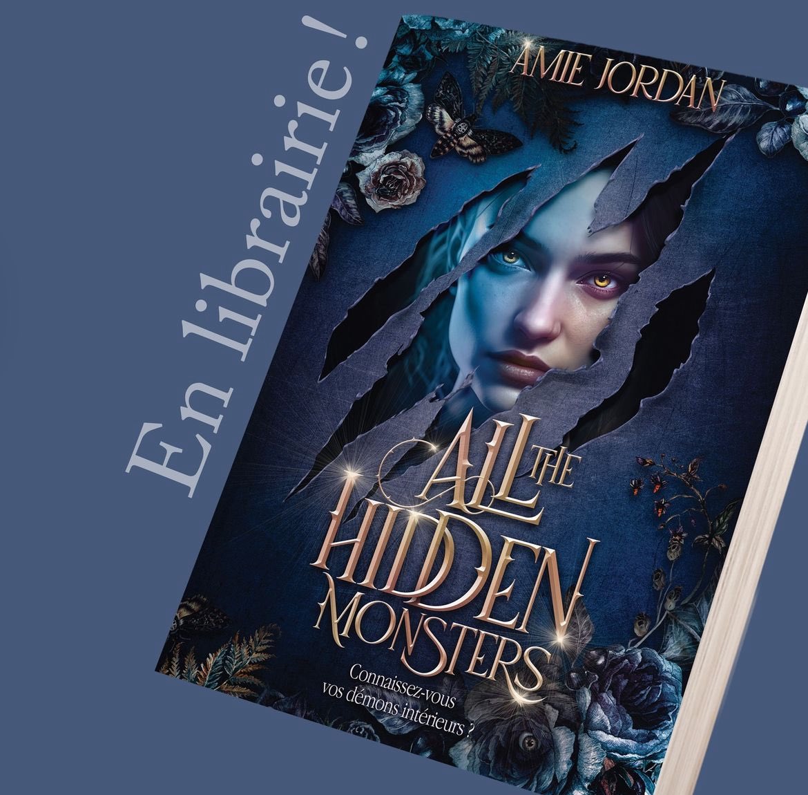 ATHM hits French bookshops today! 🇫🇷 👻 🐺 ✨ 

<a href="/chickenhsebooks/">Chicken House</a>