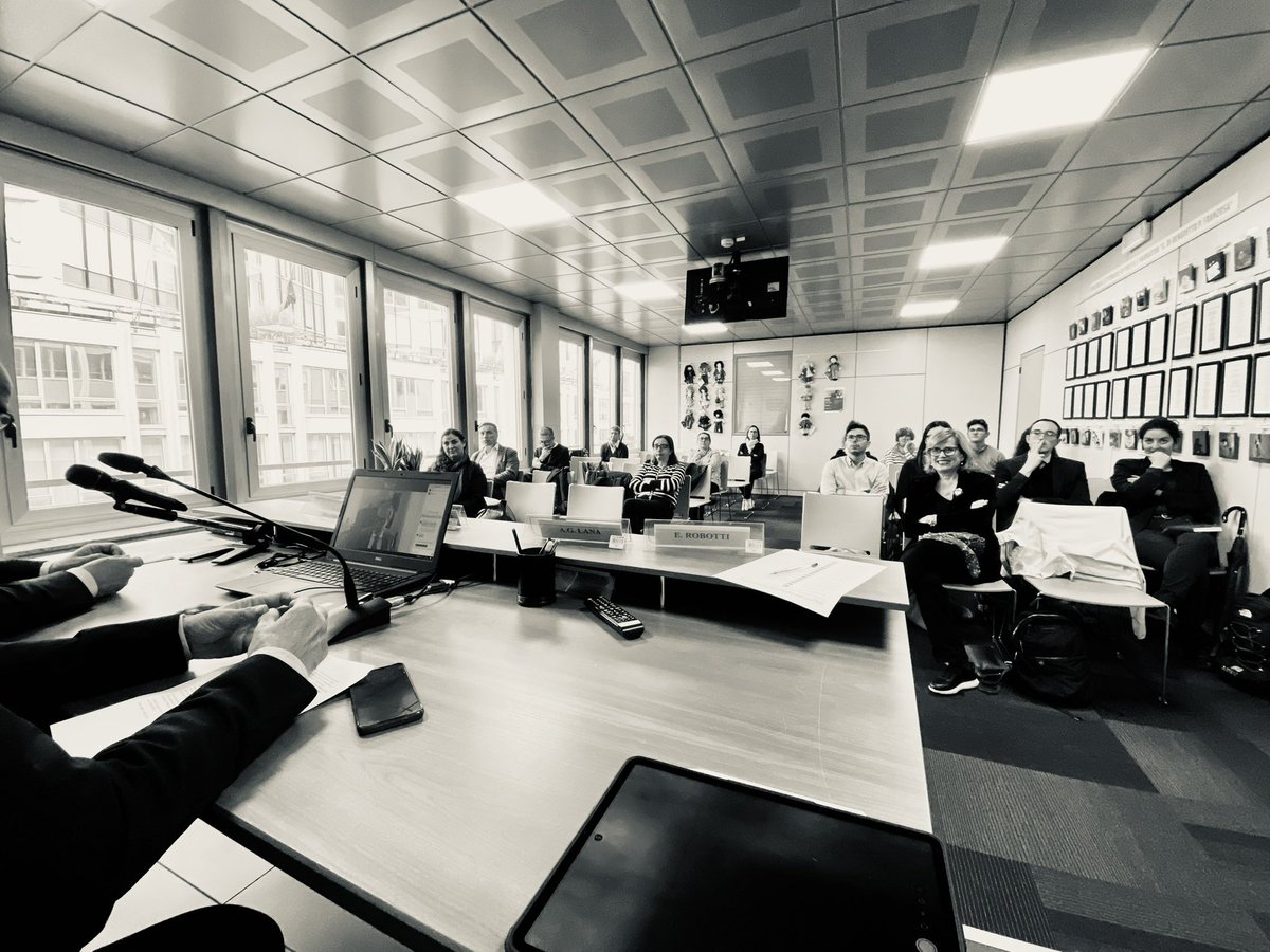 emiliorobo's tweet photo. Oggi LECTIO MAGISTRALIS del Prof. Avv. Lorenzo Schiano di Pepe “Diritto Internazionale dell’Ambiente: verso una svolta giudiziaria?”
#dirittiumani #humanrights #ambiente #environment #internationallaw @antongiuliolana @schianodipepe @UniGenova @emiliorobo @fenascop @UFTDU https://t.co/l1H0CIjNpM