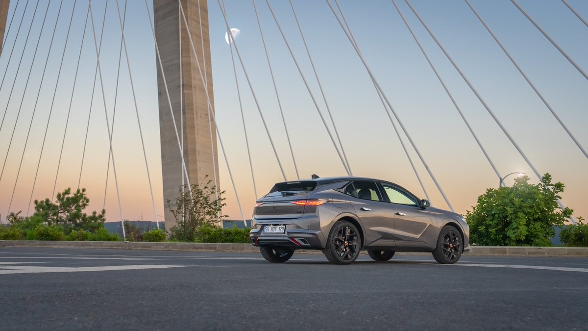DS_Turkiye's tweet photo. İç mekanda sunduğu ileri teknolojileri ve sportif tasarımıyla DS 4 PERFORMANCE LINE, dinamizm ve zarafeti kusursuz şekilde harmanlıyor.
#DS #DSautomobiles #DS4 #PerformanceLine https://t.co/XT1RF0fPZx