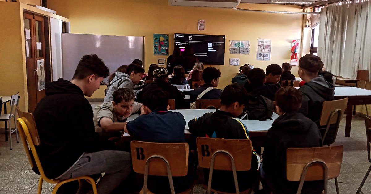 rafaitf's tweet photo. * EEST Nº 4 ING. EMILIO MITRE

DURANTE ESTA SEMANA Y LA PRÓXIMA PARTICIPAMOS CON ESTUDIANTES DE 1ER AÑO DE AMBOS TURNOS DEL PROGRAMA CULTURA TRIBUTARIA.

El objetivo del mismo es generar conciencia en nuestros/ as jóvenes sobre los beneficios que se obtienen tributando. https://t.co/OFJy0FNnCn