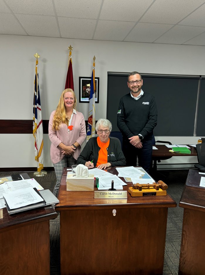 Mayor Carol McDonald <a href="/PCSPnl/">Town of PCSP</a> signs the Energy Efficiency Week proclamation to declare Oct 1-7 EE Week in Portugal Cove-St Philips. Also in the photo are Councillor Madonna Stewart-Sharpe and takeCHARGE rep Travis Martin. #EEW2024 #Partnerships