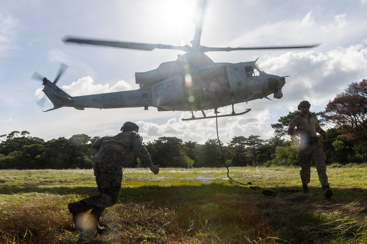 1stMAW_Marines's tweet image. Insert and extract

U.S. #Marines with @IIIMEF participate in a helicopter rope suspension techniques course at Camp Hansen, Okinawa, Japan, Sept. 26, 2024.

📸 Cpl. Kyle Chan