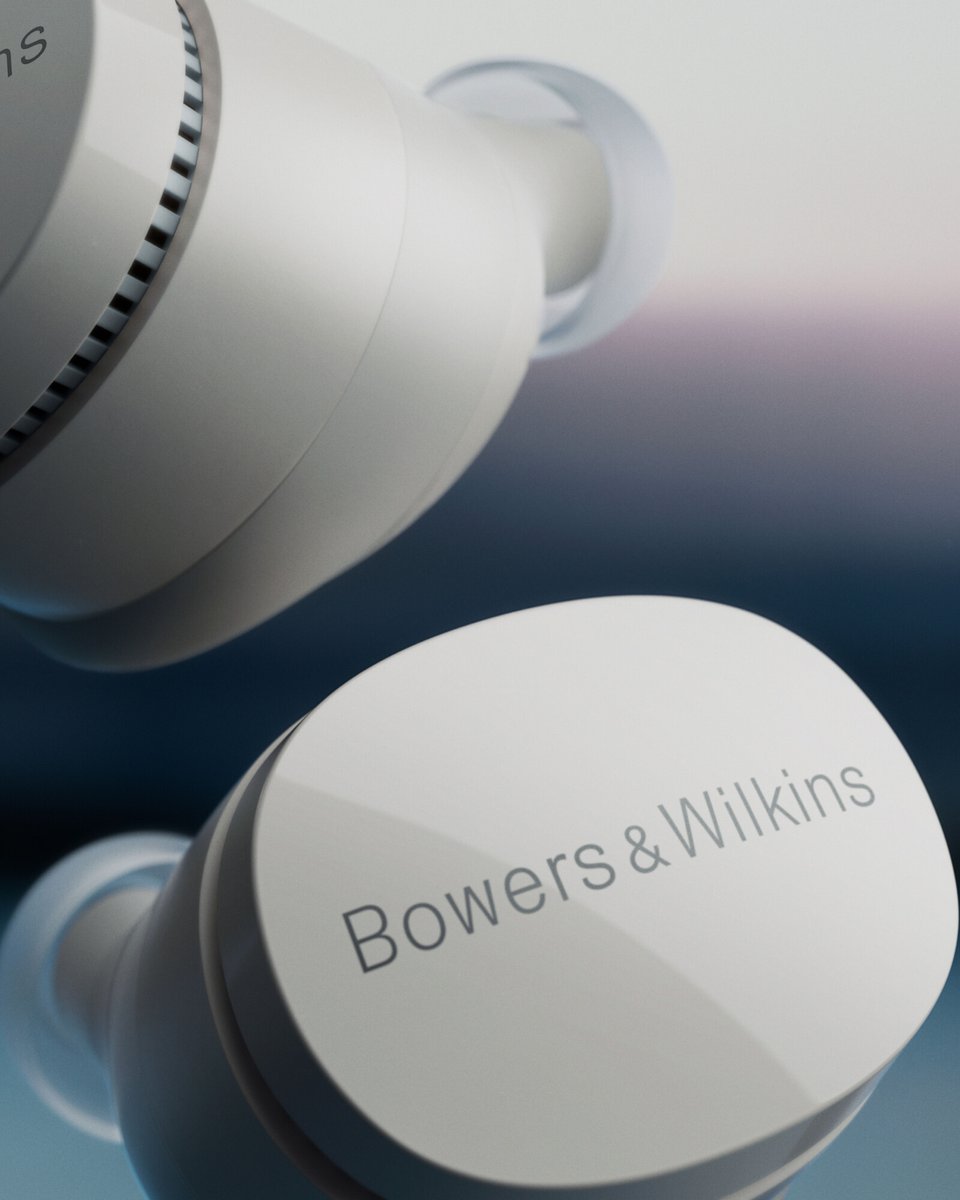 BowersWilkins's tweet photo. A quick and convenient charging case allows you to boost your earbud’s battery as and when you need to. Simply charge your Pi6 case to deliver 24-hours of the highest-quality sound on the go. 

#BowersWilkins #Pi6 #HearTrue https://t.co/ZeI504cOmF