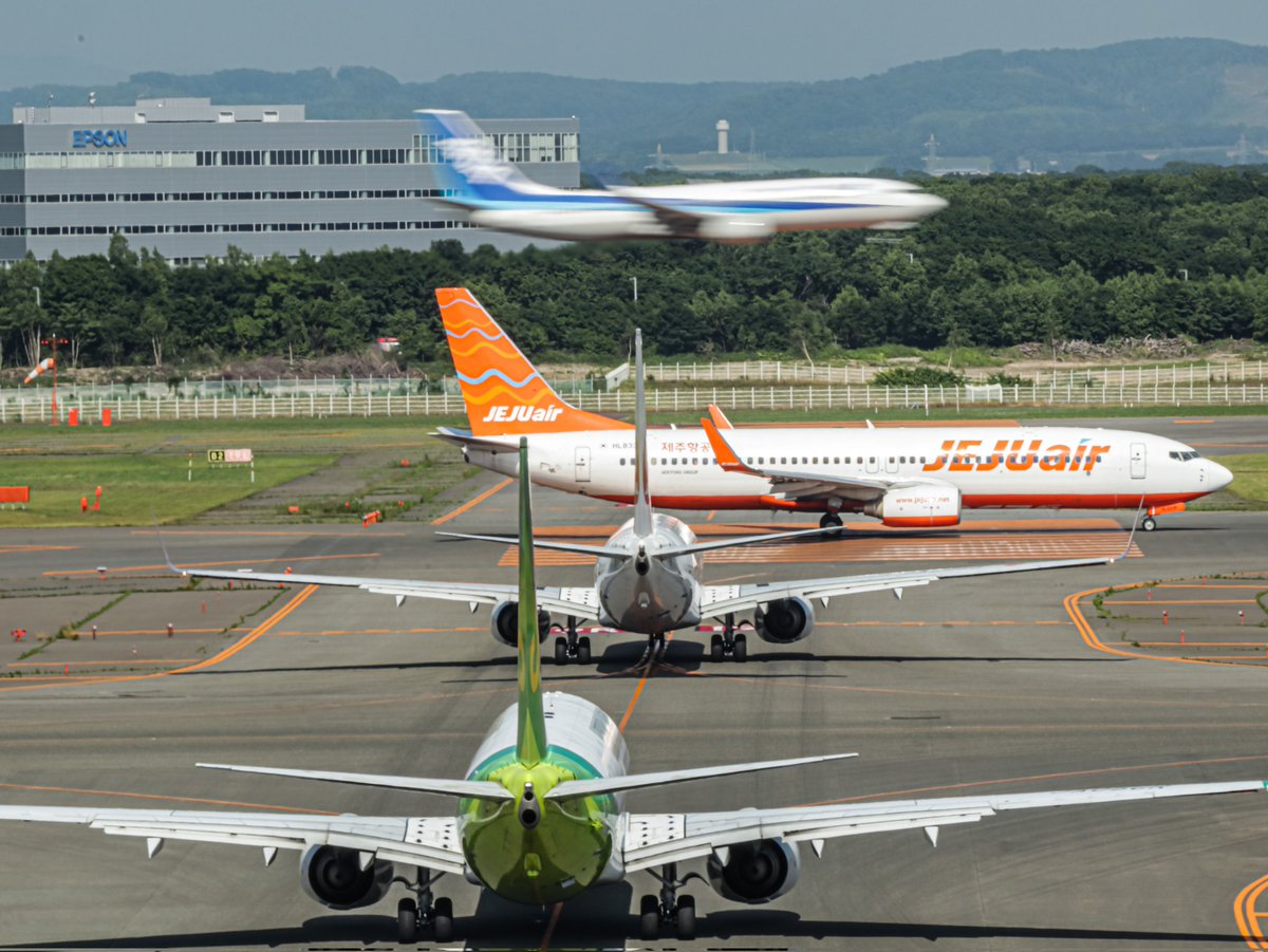 JA01ME's tweet photo. #飛行機を４機一緒に撮りました 
Ｆ-１５×４
Ｔ-４×４
Ｂ-７３７×４
政府専用機×４+１ https://t.co/cBauzexUVw