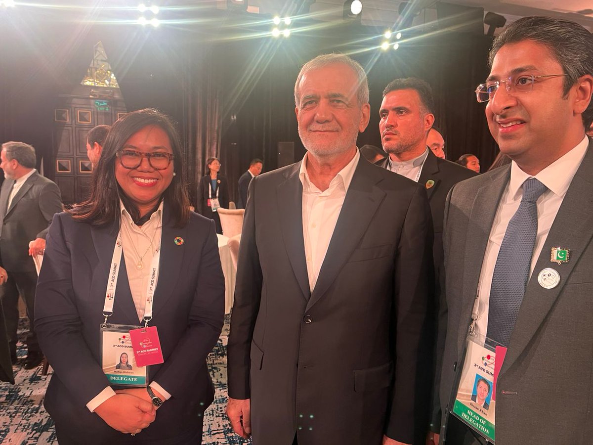 IhsaanaKhan's tweet photo. ***3rd October 2024***۔

Coordinator to Prime Minister, Rana Ihsaan Afzal Khan,with HE Mr.Masoud Pezeshkian, President of The Islamic Republic of Iran,  at Asia Cooperation Summit,Qatar.
#Qatar #ACD #Pakistan  #AsiaCooperationSummit https://t.co/YTjIMnAuXm