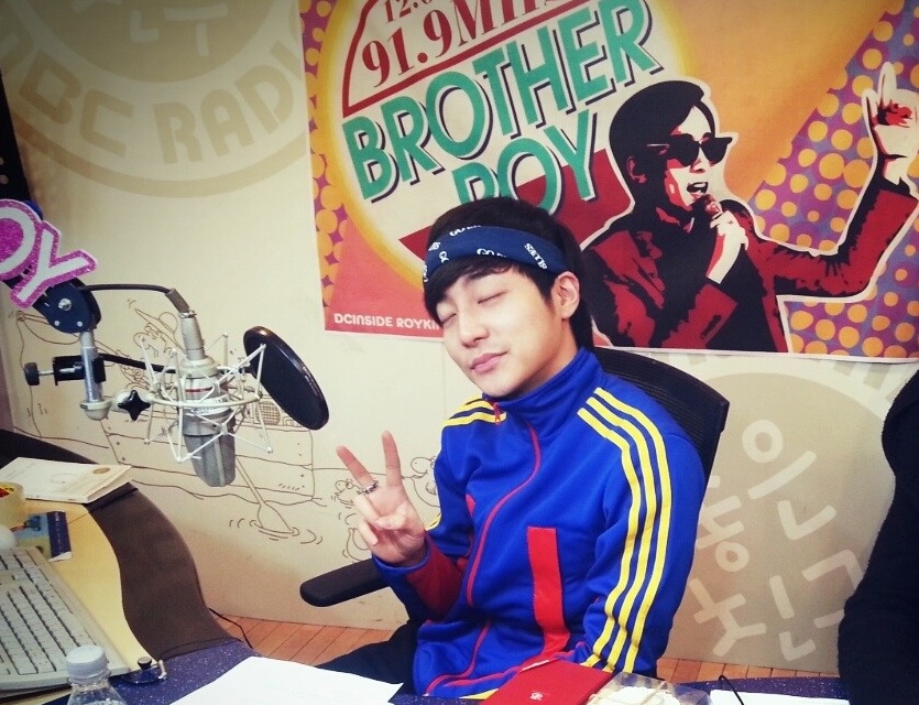 hhdb100's tweet photo. I hope Roy Kim brings back the entertaining vibes and engaging insights as a fun radio show host again! 🎙️✨ #로이킴 @브라더로이 #RoyKim #BringBackTheFun https://t.co/xZ2Ft9gLtG