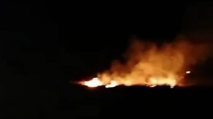kardinal691's tweet photo. 😈 They worked on the #Borisoglebsk military airfield: on the night of October 3, drones visited the #Voronezh region of the #Russian_Federation

The strikes were aimed at #KAB depots, #Su_35 and #Su_34 aircraft parking areas, and aviation fuel storage sites. https://t.co/XW8Zm35g7I