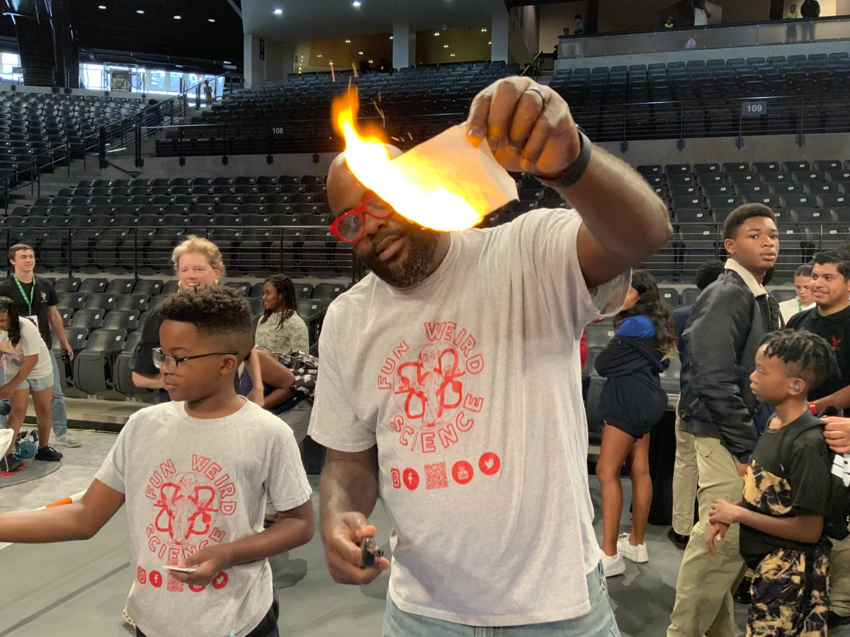 Bolton_AgriTech's tweet photo. Bolton Academy representing strong at the GA Tech STEM Global Action program! Proud of our students diving into science, tech, engineering, and math! 🌟🔬🚀 #BoltonAcademy #STEM #GATech #STEMGlobalAction @Future_Dr_BOC https://t.co/VpByIIPDBJ