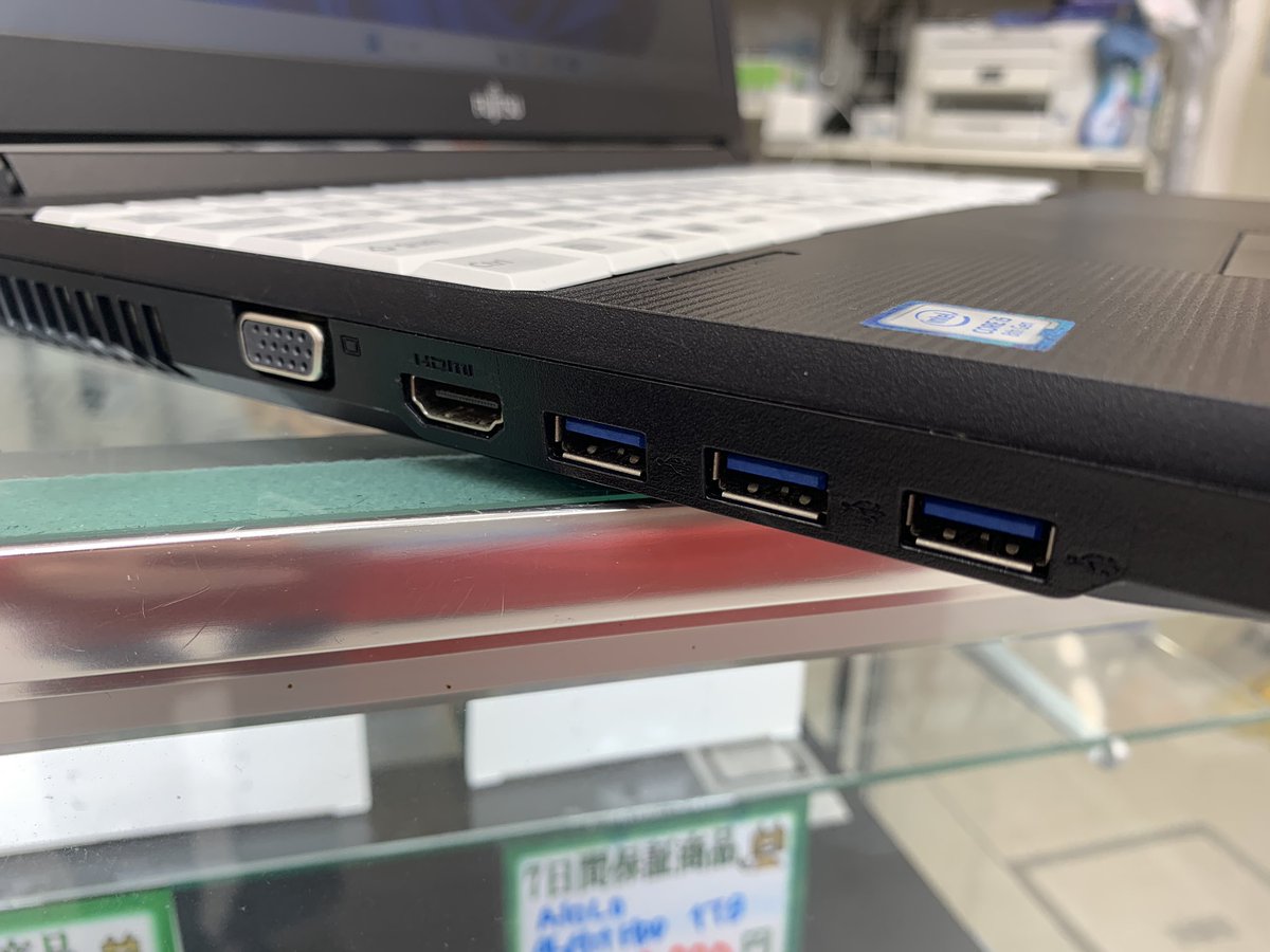 PCcomfullAKB4's tweet photo. 今週の秋葉原4号店限定セール！
③【LIFEBOOK A579/A】
コスパ抜群の15インチノート！こちらも広視野角&amp;発色キレイなFHD液晶搭載✨
テンキー付きで、Office等の事務用途にピッタリ♪メモリのアクセスも簡単♪
若干の使用感はありますが、この価格なら大アリでは！

10台限定！
#富士通 #LIFEBOOK #A579 https://t.co/EimKGRG43q
