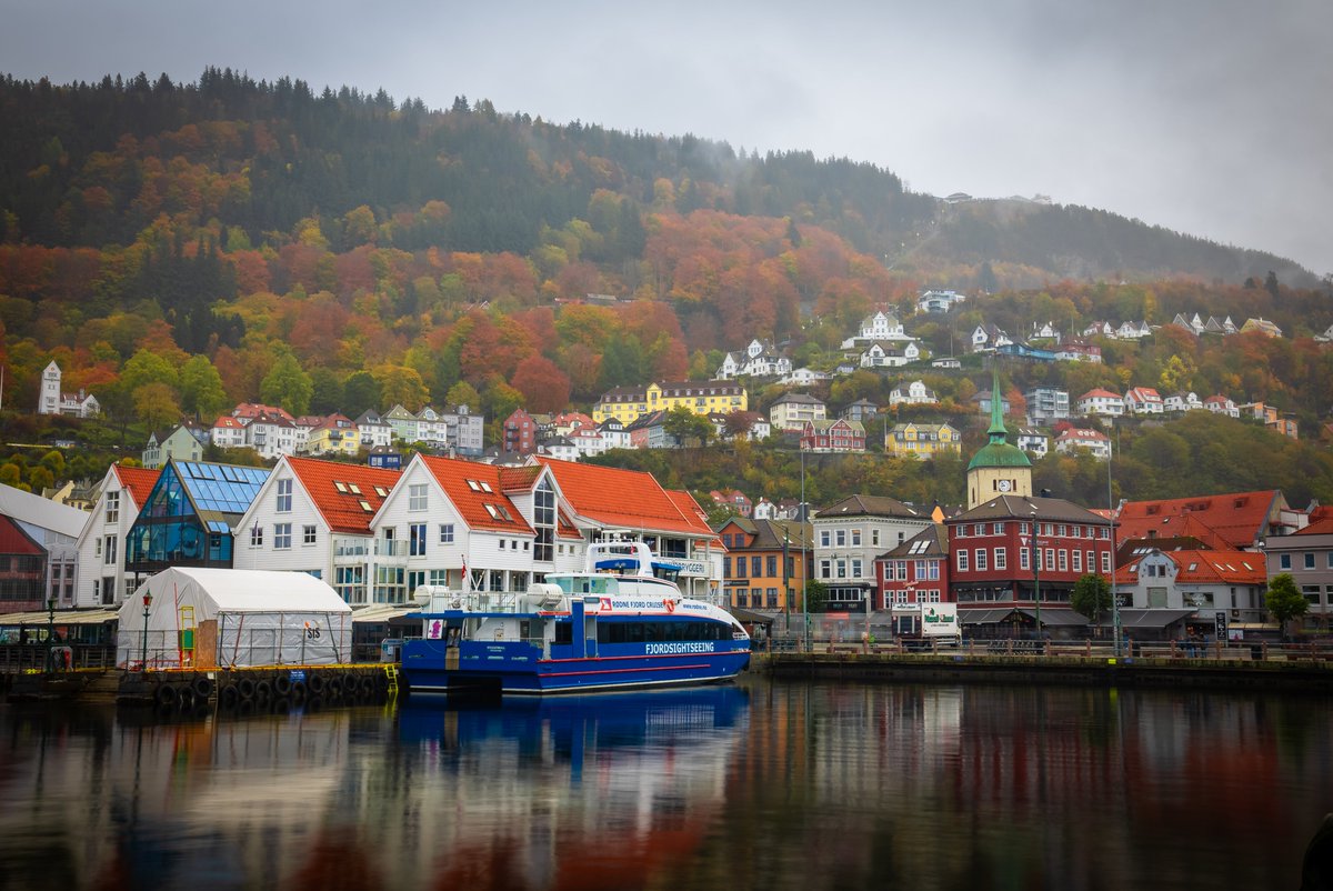 🍂 Planning an autumn escape to #Bergen? Here’s a sneak peek of what awaits you!

📷: Visit Bergen / Espen Bakketun