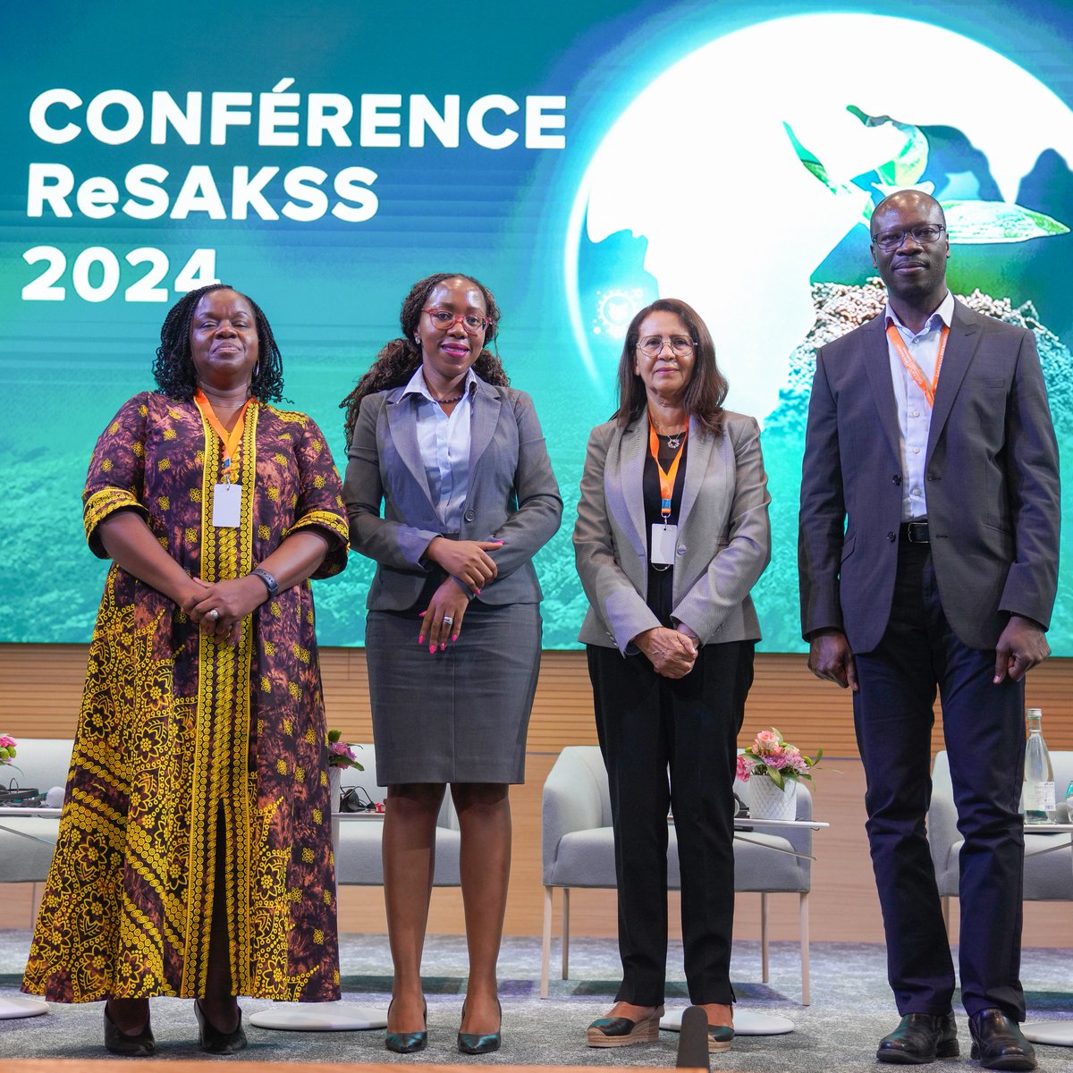 <a href="/AKADEMIYA2063/">AKADEMIYA2063</a> 📸 Group photo of the panelists <a href="/ReSAKSS/">ReSAKSS</a> <a href="/AKADEMIYA2063/">AKADEMIYA2063</a> <a href="/JuliusEcuru/">Julius Ecuru</a>
🗣️ Moderated by our Senior Fellow Ms. Nouzha Chekrouni.