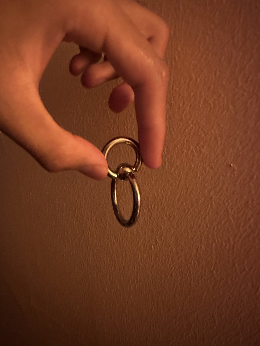 买了两个特别色的环
结果最大的那个也戴不上
好不容易塞进去给我头勒成黑布林了

有供应链的吗 能不能做一个粗一点的