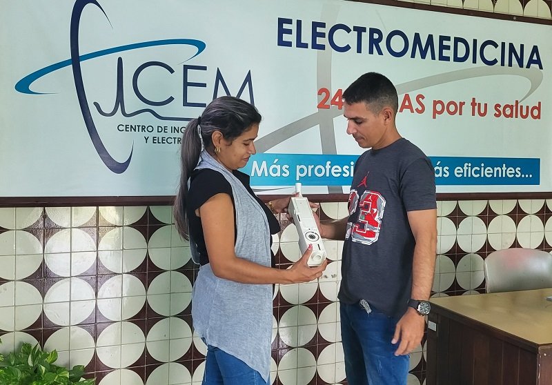 #PorLasTunasLaVictoria Feliz día del Electromedico en Cuba #CubaHonra #CubaPorLaSalud  <a href="/WalterNoris/">Walter Simon Noris</a> <a href="/charlesmtnez/">Alberto Charles Martínez</a> @JaimeErnestoC