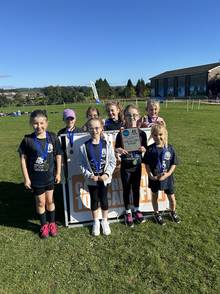 Ysgol_y_Castell's tweet photo. Llongyfarchiadau Merched Bl 3+4 a 5+6! Ennillwyr! ⭐️👏🏼 
Congratulations Yr 3+4 and 5+6 girls! Winners! ⭐️👏🏼 @sport_leisure https://t.co/1Orjk93Zjl