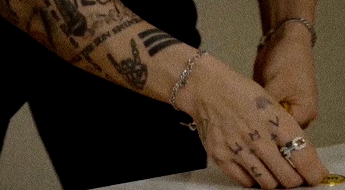 choikeia's tweet photo. ➸ Cʜᴏɪ Kᴇɪ̈ Aᴅᴀᴍ

        ❝  Hands. ❞
             
                   .·˖*✩⡱ https://t.co/FLZQs95S9Z