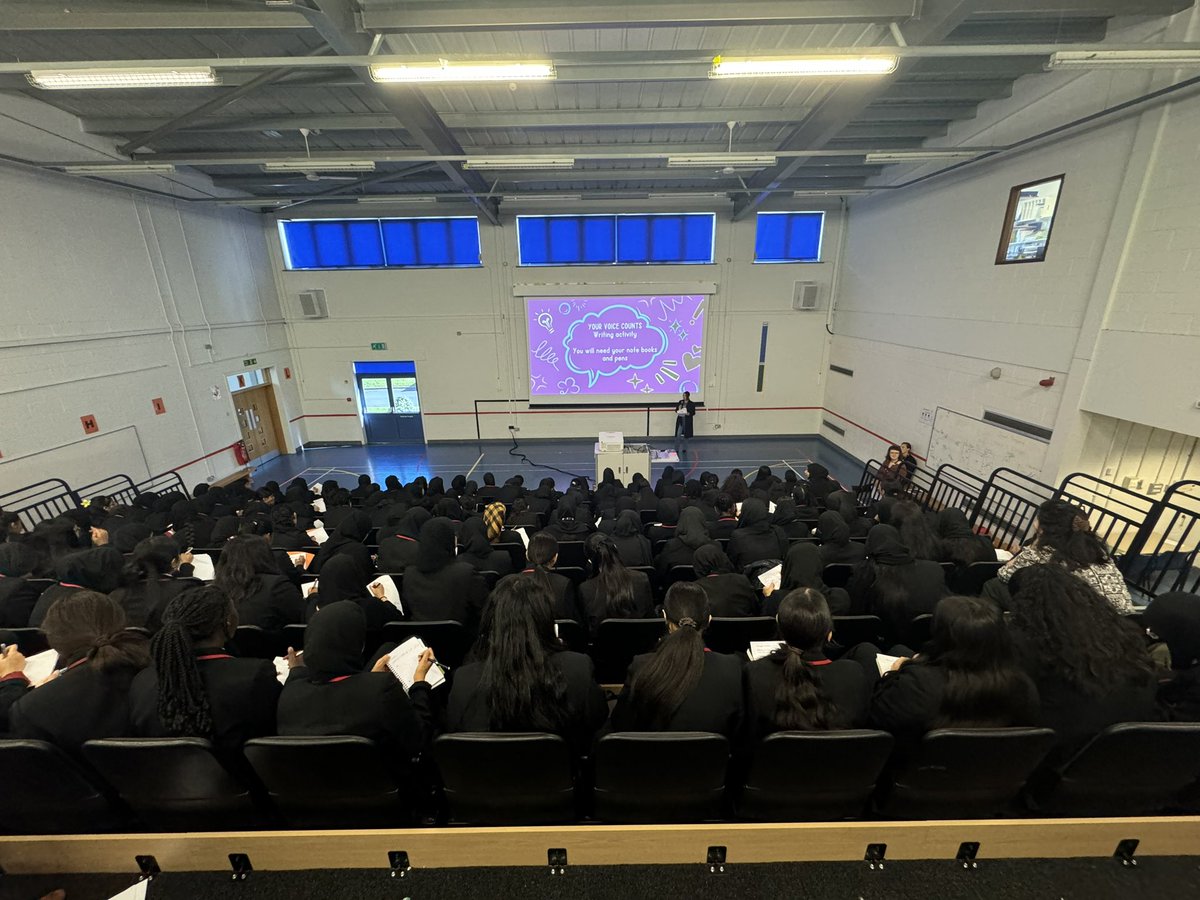 BVGAEnglish's tweet photo. We had the amazing @Sharenaleesatti come in to talk to our Year 8s about National Poetry Week, what poetry is and who can be a poet. Everyone created the most beautiful poetry about themselves and their own identities! Some even shared their poems with their whole year group! https://t.co/5GYX0E7DWt
