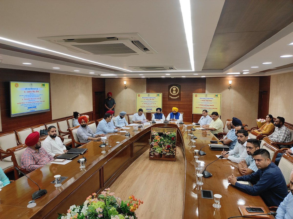 Dapindr's tweet photo. Punjab’s youth will lead the future!

Revamping our ITIs is key to unlocking employment potential for Punjab’s youth. Grateful to Hon’ble MP @vikramsahney Ji for his unwavering support! Together, we’re building a skilled and empowered Punjab. 

#SkillPunjab #Educationrevolution https://t.co/pvE0OcC9B9