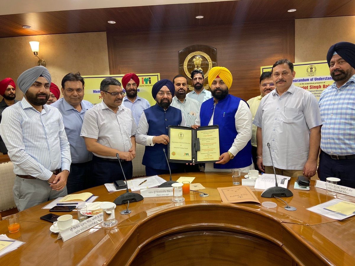 Dapindr's tweet photo. Punjab’s youth will lead the future!

Revamping our ITIs is key to unlocking employment potential for Punjab’s youth. Grateful to Hon’ble MP @vikramsahney Ji for his unwavering support! Together, we’re building a skilled and empowered Punjab. 

#SkillPunjab #Educationrevolution https://t.co/pvE0OcC9B9