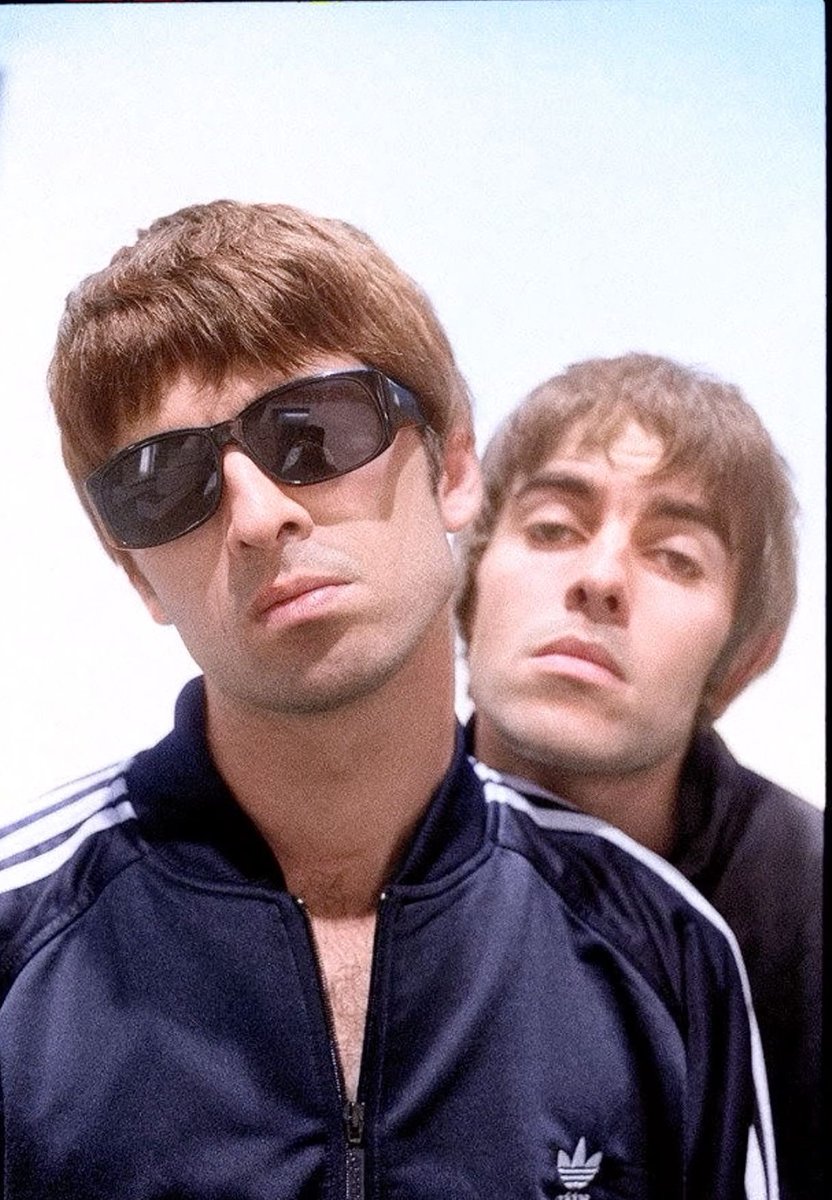 martina🦇lili's wife🤍 saw oasis!! tweet media