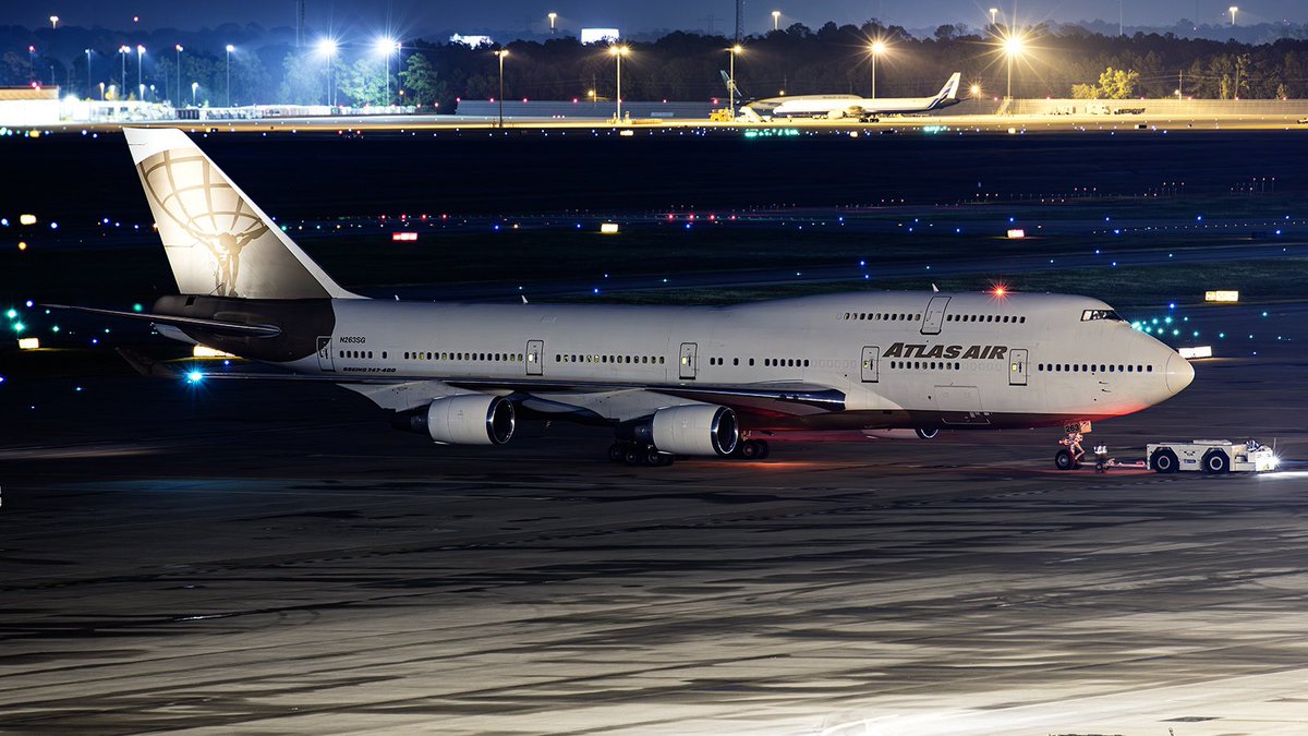 GFBAvPhoto's tweet image. Here’s another gem from 2013. The gold Atlases are definitely missed, however, there’s another rare bird behind at East Cargo.
 -—————————————————
#IAH #KIAH  #AvGeek #HoustonSpotters #HoustonPhotographer #gfb_2024 #B747 #DC8 #queenoftheskies #N263SG