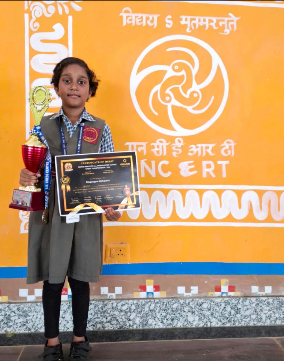 BBSR_DMS's tweet image. Congratulations to Ritu Pragyan Mohapatra of Class III for winning in the Under 9 age category at the Grand Mini City All Odisha Interschool Chess Championship! 

#ChessChampion #ProudMoment #InterschoolChess #dmsbbsr