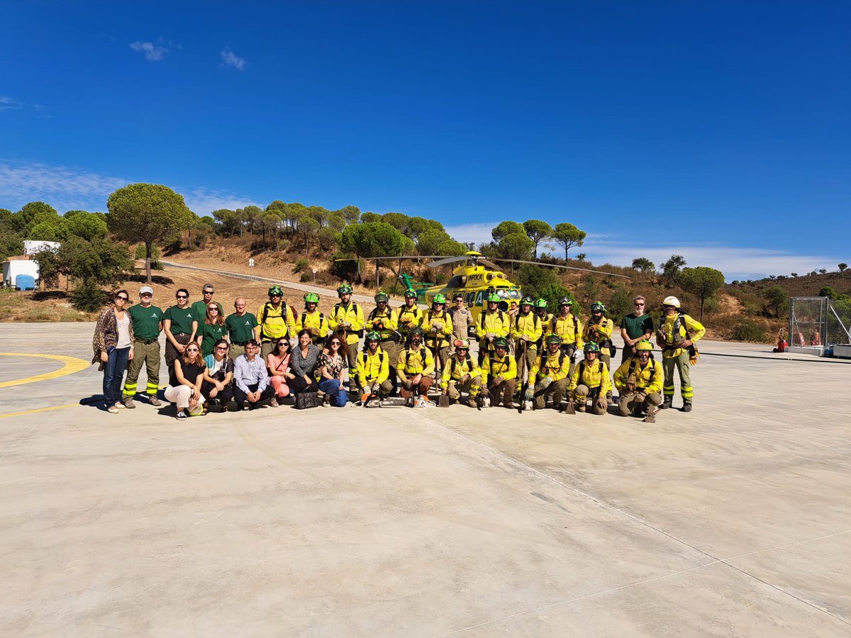 Plan_INFOCA's tweet photo. VISITA AL #COPSevilla | Hoy, el equipo de la fiscalía delegada de Medio Ambiente en la Fiscalía Provincial de #Sevilla, ha visitado las instalaciones del #COP y el #CEDEFO de #Madroñalejos (en #Aznalcóllar). La dirección provincial les ha presentado nuestro trabajo y personal. https://t.co/KN60Di70Tw