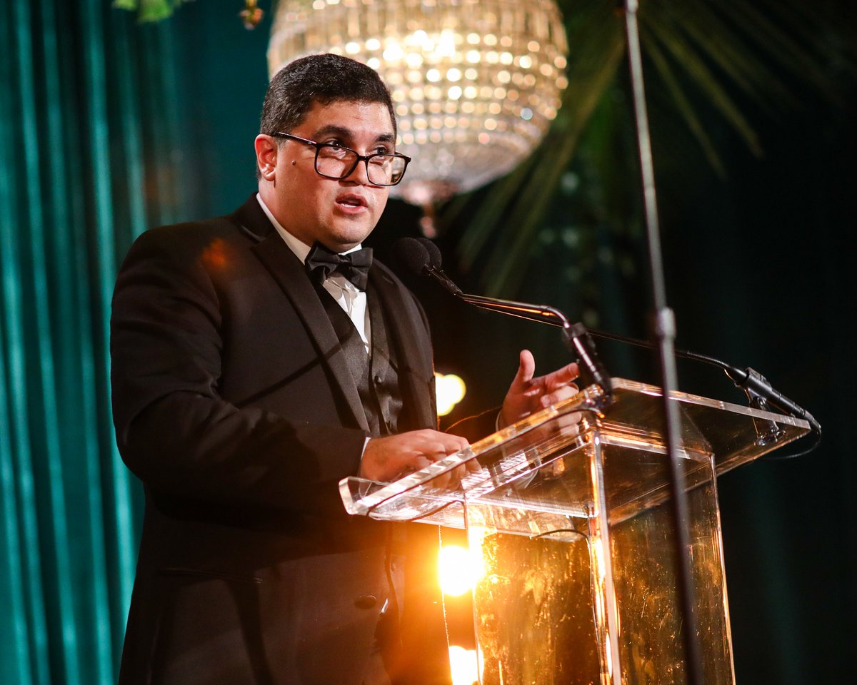 Despite being detained and tortured in #Venezuela, <a href="/LuisCarlos/">Luis Carlos 🏴‍☠️ One Piece</a> continues to expose abuses of power and fight for freedom of expression. <a href="/ClooneyFDN/">Clooney Foundation for Justice</a> was honored to recognize him with the Justice for Journalists award at #TheAlbies last week.