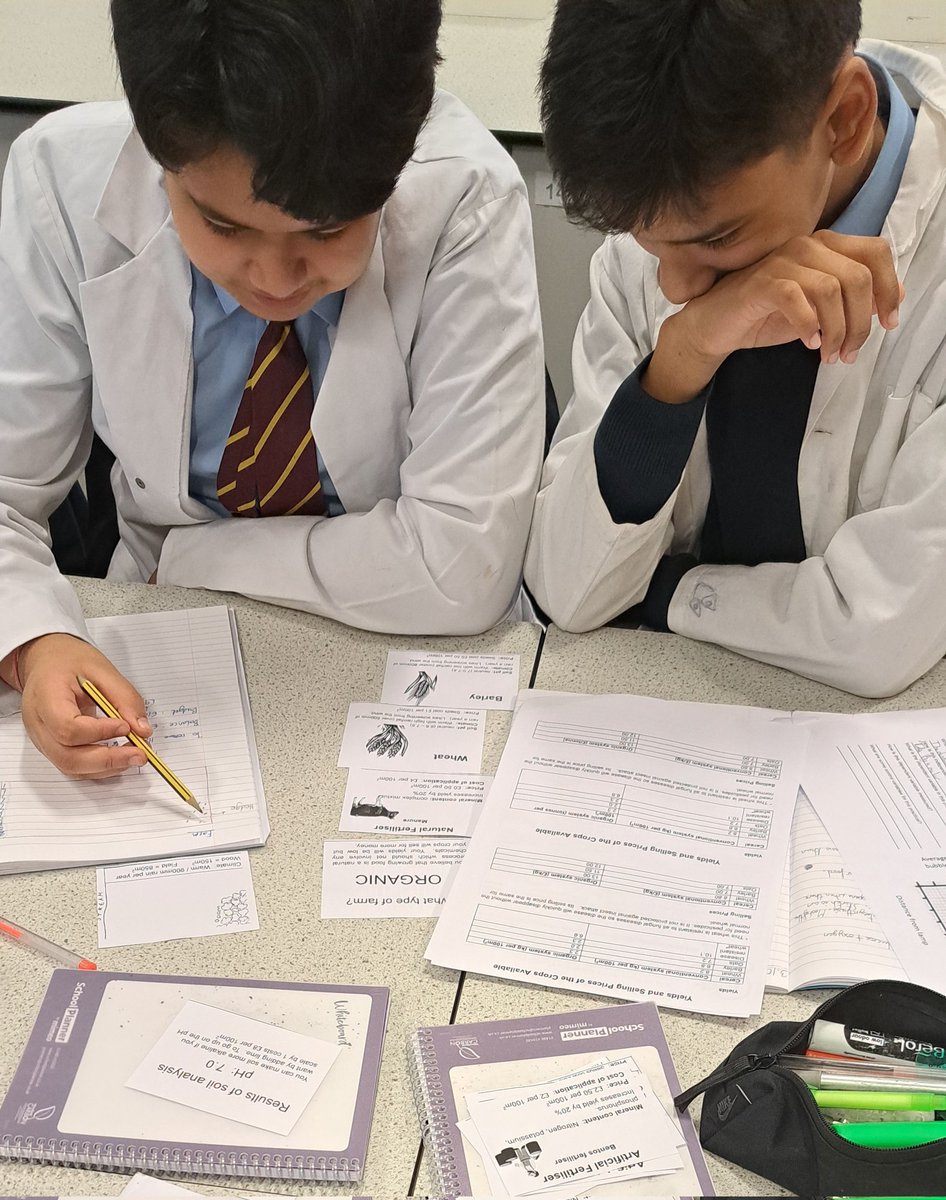 8A working together as farmers to try and make the most profit on their land using their knowledge of ecosystems and plant biology 🌱🌾 <a href="/DrCourtDGS/">Dr Court</a> <a href="/DartfordGS/">Dartford Grammar</a>