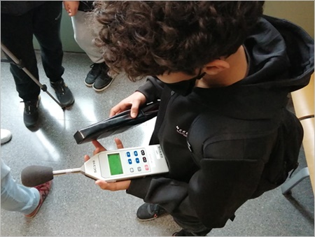 Transició Ecològica (@transicioeco) on Twitter photo 🔝Nou catàleg d’#EducacióAmbiental sobre contaminació acústica i lumínica.
El programa consta de 6 activitats, adaptades als diferents nivells educatius i a la diversitat de l'aula, i proporciona a tots els centres el guiatge d’una persona educadora. 
👉ow.ly/nUO050TC3NA 🔝Nou catàleg d’#EducacióAmbiental sobre contaminació acústica i lumínica.
El programa consta de 6 activitats, adaptades als diferents nivells educatius i a la diversitat de l'aula, i proporciona a tots els centres el guiatge d’una persona educadora. 
👉ow.ly/nUO050TC3NA