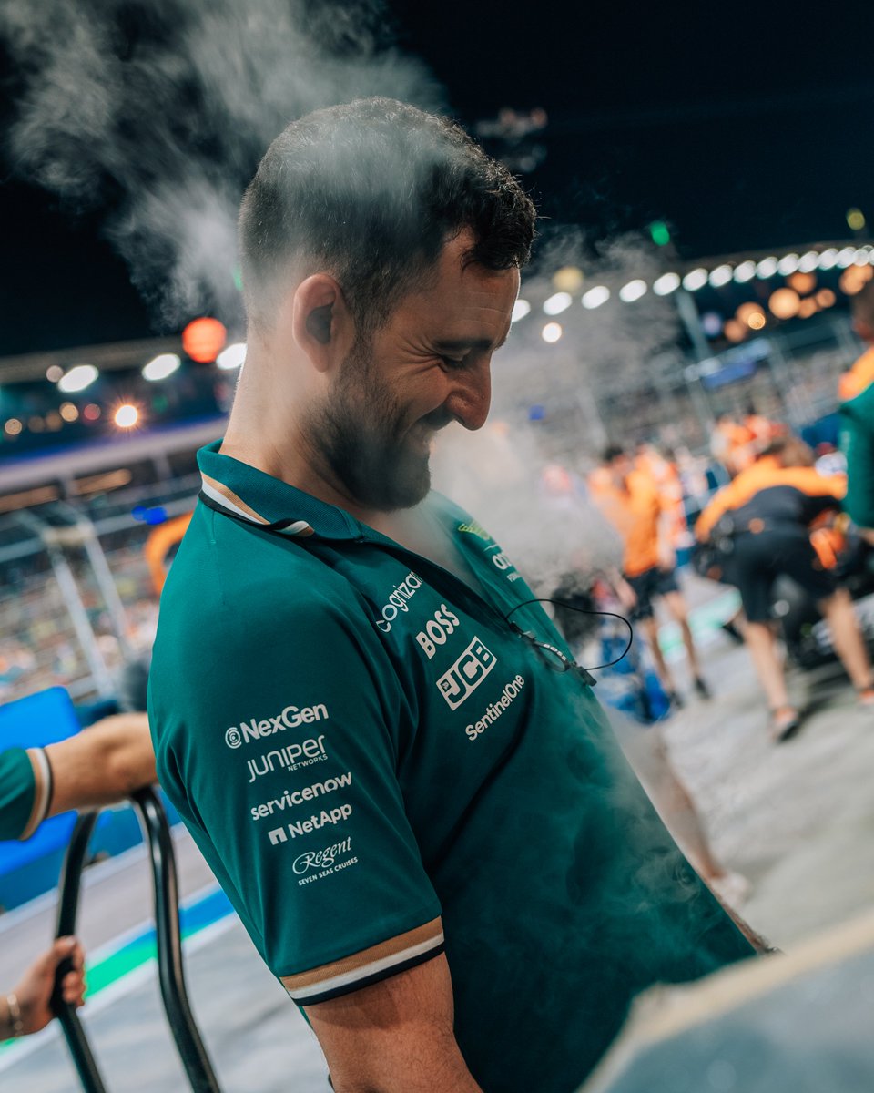 A keeping cool masterclass. 😎