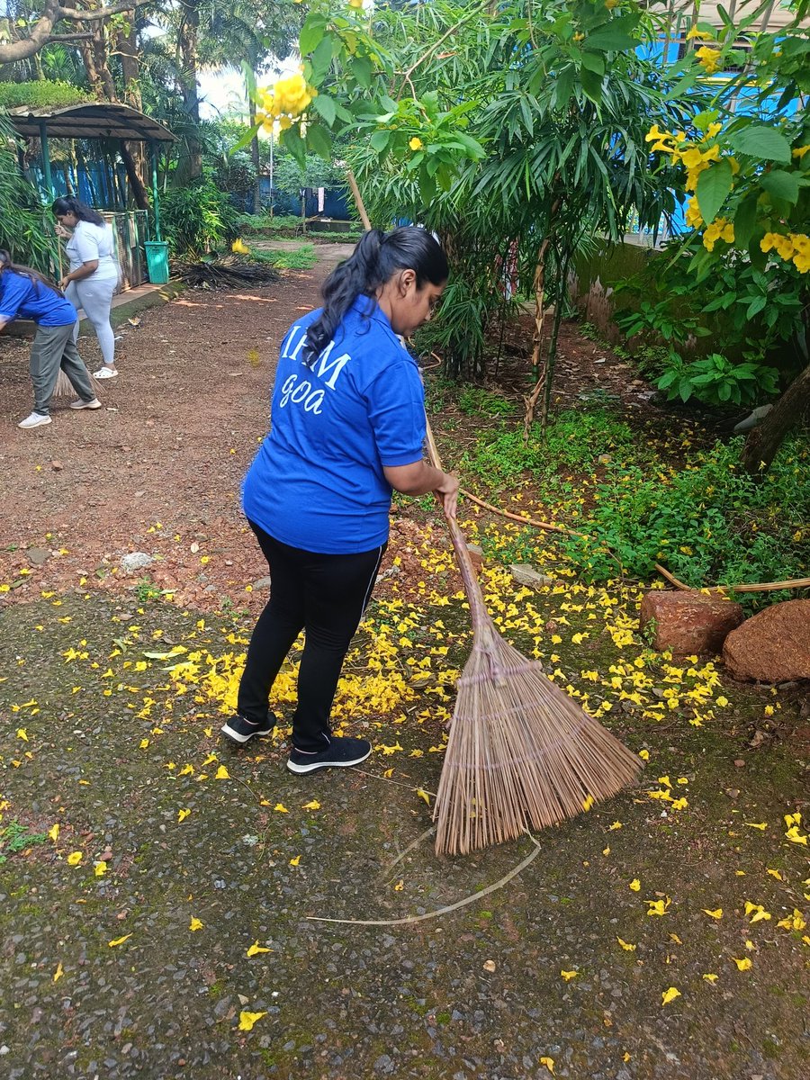 IHMGOA1's tweet photo. On the occasion of Gandhi Jayanti, IHM Goa organized a cleanliness drive, championing environmental sustainability and fostering a healthier atmosphere for all.
#SpecialCampaign4 
@DARPG_GoI @PIBTour @SwachhBharatGoi @tourismgoi @incredibleindia https://t.co/7QH8CLuFdx