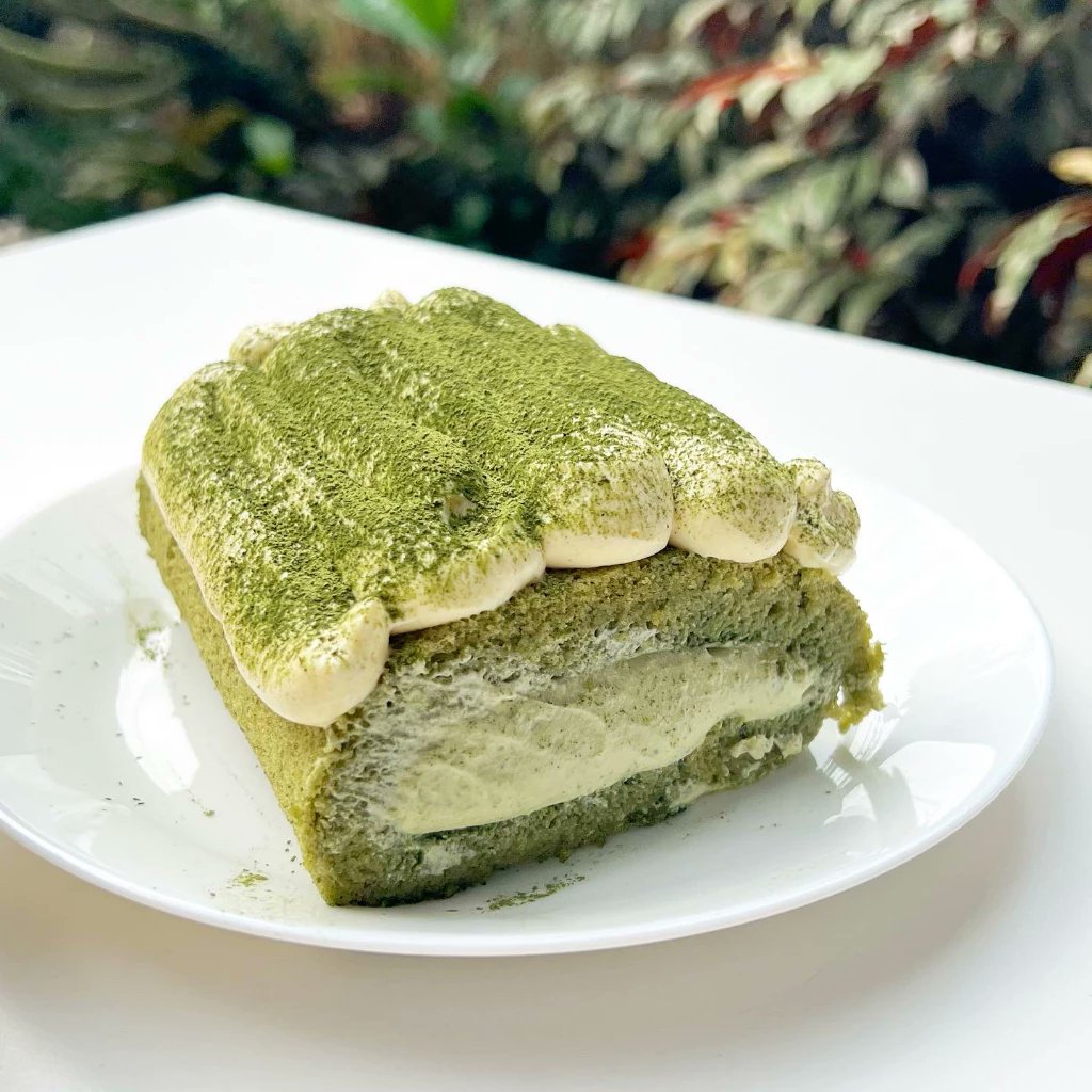 mamamlucu's tweet photo. matcha tiramisu roll cake by keki
⭐️ https://t.co/Gha1NwJDuE https://t.co/qsKUSPuFBI