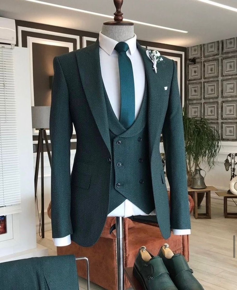 It’s National Boyfriend’s Day
Girls, buy your boyfriend a classic suit from <a href="/S1Lule/">Suits by Gabriel🥼</a> ✅