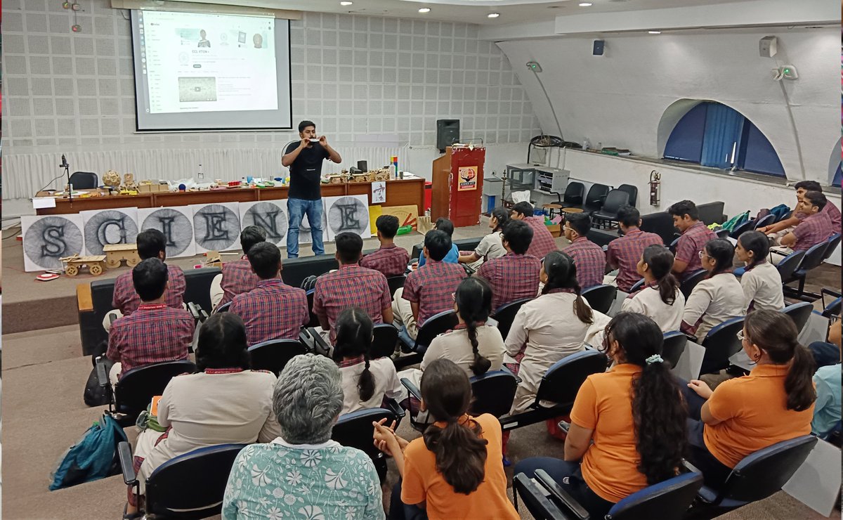 ગુજરાત સાયન્સ સિટી ખાતે CCL-IIT ગાંધીનગરના સહયોગથી આયોજિત STEM વર્કશોપમાં આનંદનિકેતન સ્કૂલ, સેટેલાઇટ અને DAV ઇન્ટરનેશનલ સ્કૂલ, અમદાવાદનાં વિદ્યાર્થીઓએ ઉત્સાહભેર ભાગ લીધો. #ChaloScienceCity <a href="/ccl_iitgn/">Center for Creative Learning (CCL) IIT Gandhinagar</a> <a href="/PMOIndia/">PMO India</a> @indiadst <a href="/CMOGuj/">CMO Gujarat</a> @dstgujarat <a href="/jbvadar/">Jitendra Vadar GAS</a> <a href="/InfoGujarat/">Gujarat Information</a> <a href="/drvrajesh/">🇮🇳Dr. Vrajesh Parikh🇮🇳</a>