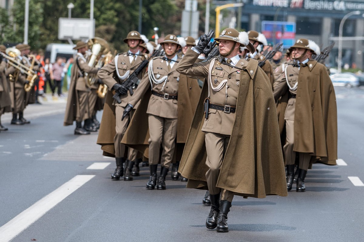 ポーランド陸軍第21ポドハレライフル旅団の将兵が身にまとう山岳民族の