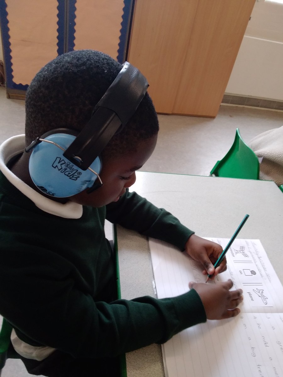 Oak have been working hard in English and Maths this week. We have been looking at number bonds in Maths and working on our letters when writing. Great job everyone!