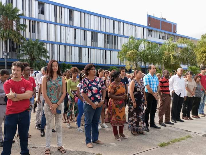 FeuCuba's tweet photo. Este 30 de Septiembre en la @UOCuba se le rindió homenaje a Rafael Trejo González, mártir de la FEU, su legado continúa vigente en los jóvenes universitarios cubanos afirmó Yamaili Almenares, presidenta de la FEU en esta casa de altos estudios.

#SomosFEU
#UnaFEUdelatalladeFrank https://t.co/EpSiEDGdls
