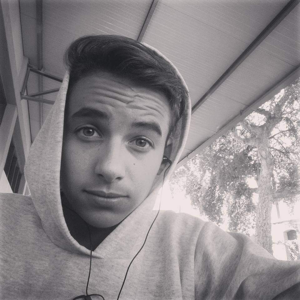 Os anos passam, mas hoje continua a ser o teu dia. Beijinho grande para o céu e que chegue a ti. Leandro 💙