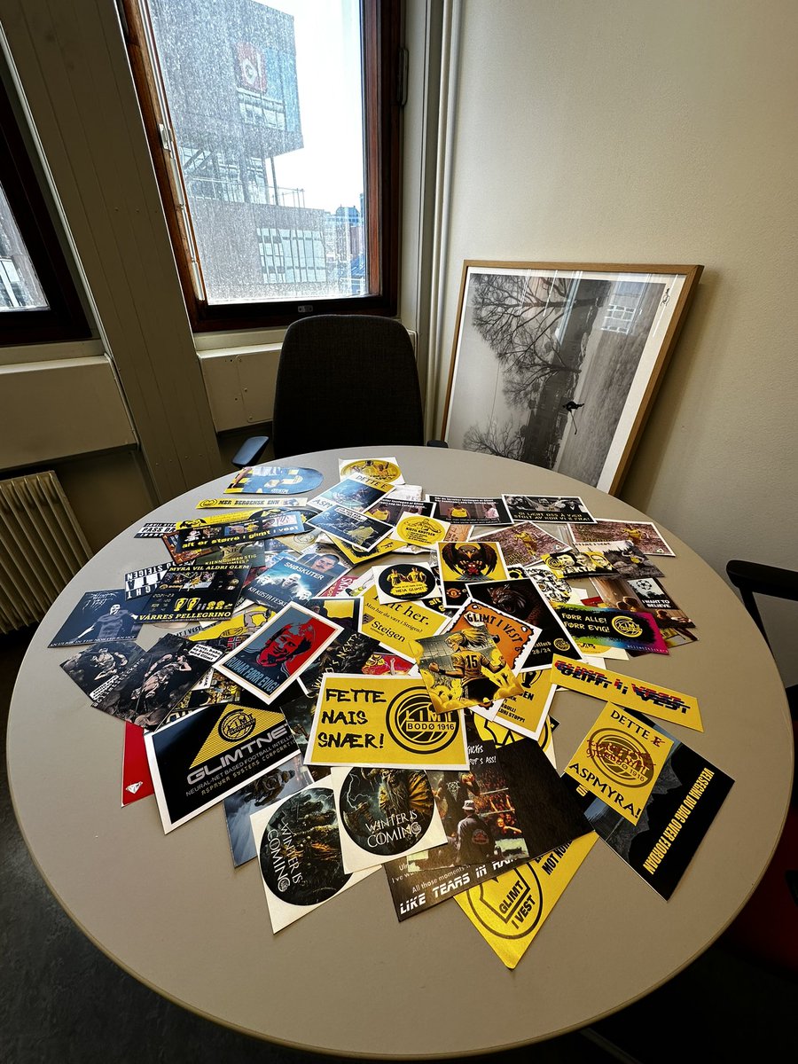 Kristoffer Vatshaug (@vatshaug) on Twitter photo Vi pusser opp lokalene våre- en idé om å vise frem klubbene via supporter stickers dukka opp- Det skal bli en collage og nå er Glimt i boks- fantastisk leveranse av <a href="/GlimtStickers/">Gult klister - for våt nysnø</a> - vi ønsker oss alle klubbene, noen fler som har? Vi pusser opp lokalene våre- en idé om å vise frem klubbene via supporter stickers dukka opp- Det skal bli en collage og nå er Glimt i boks- fantastisk leveranse av <a href="/GlimtStickers/">Gult klister - for våt nysnø</a> - vi ønsker oss alle klubbene, noen fler som har?