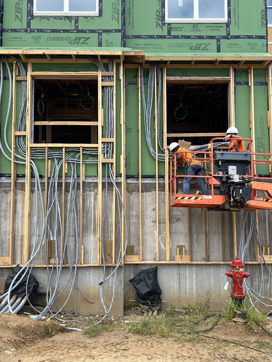 MidasBuildGrp's tweet image. What’s happening in the field? From active adult living and rehab in St. Peters to airport hotels and luxury apartments in Ellisville, our teams build with excellence. It’s all about relationships, from top-notch project teams to trusted trade partners. #RaiseTheBar #Construction